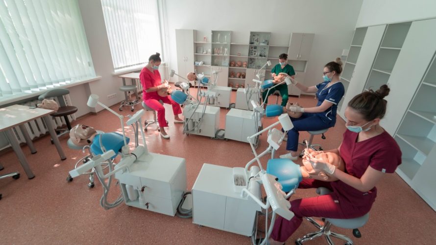 Šiaulių valstybinė kolegija kviečia rinktis naują studijų programą Odontologinė priežiūra