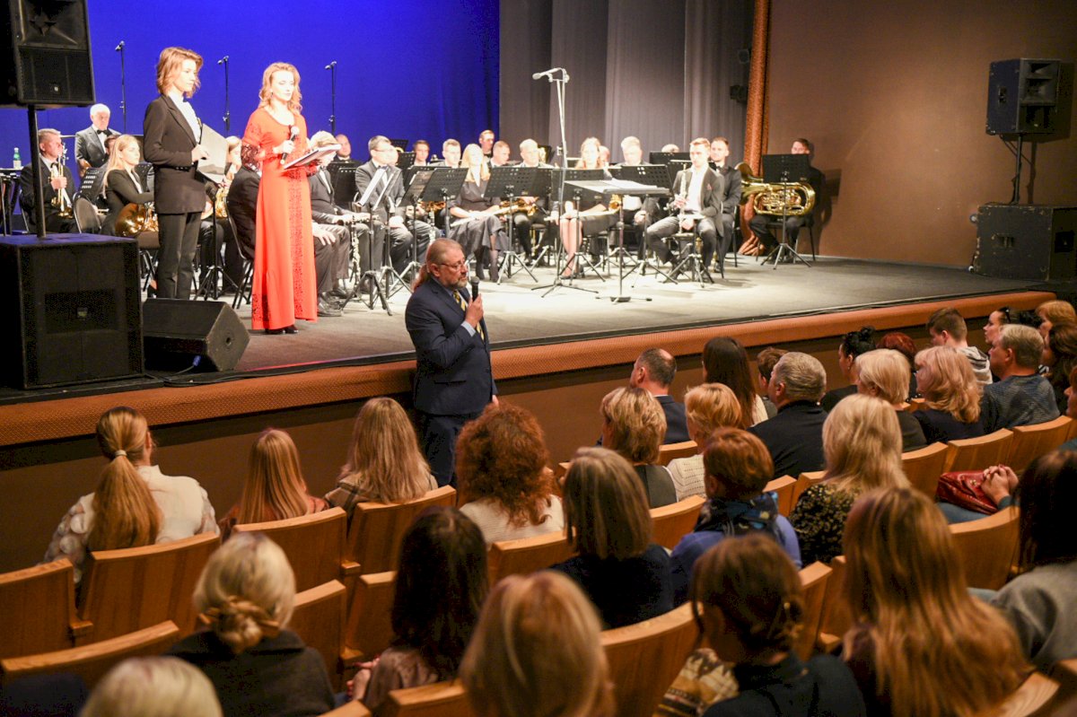 202210.15-::-panevezio-muzikiniame-teatre-vyko-paramos-ukrainai-koncertas