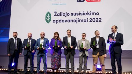 Transporto inovacijų forume išdalinti apdovanojimai už geriausius „žalius“ sprendimus
