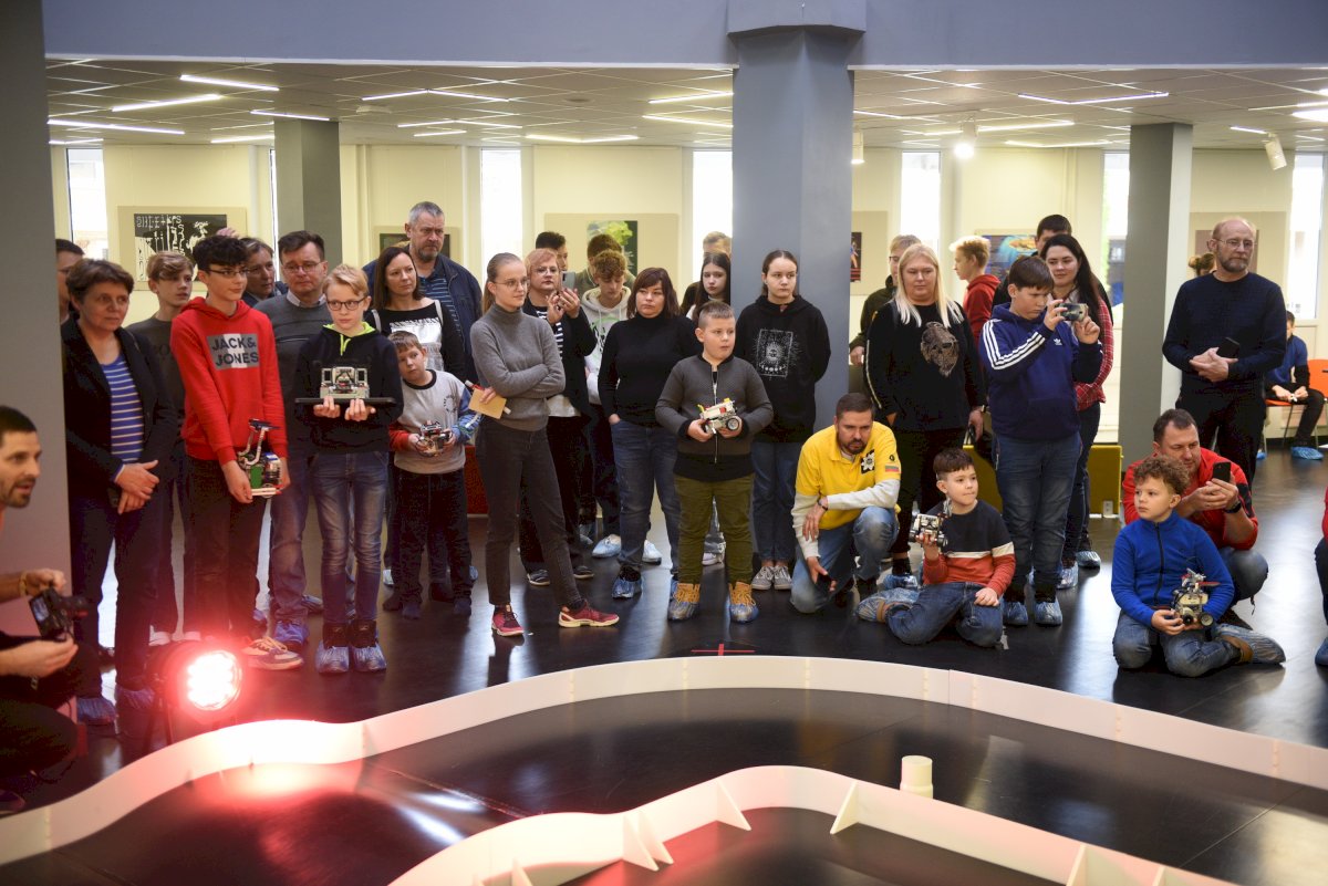 202211.12-::-panevezio-robotikos-centre-„robolabas“-–-robotu-grumtynes