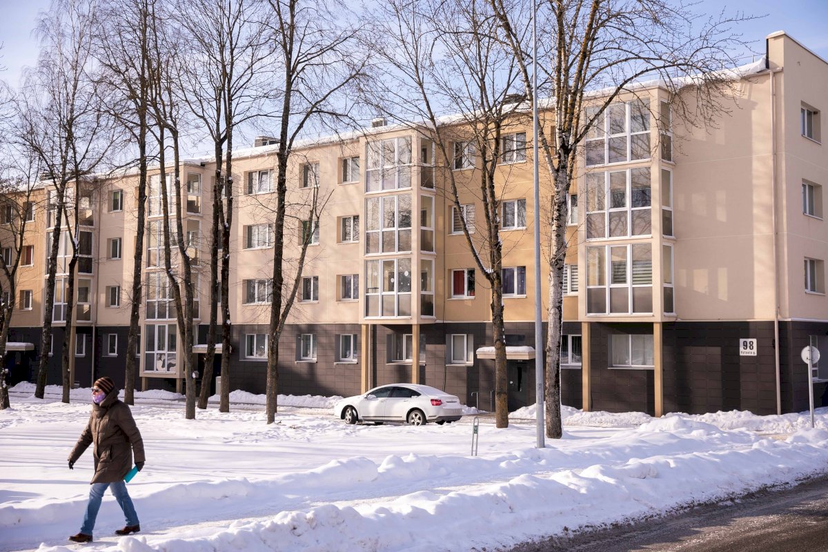 daugiabuciu-namu-administratoriai-ir-bendrijos-kvieciami-su-valstybes-pagalba-isirengti-elektromobiliu-ikrovimo-prieigas