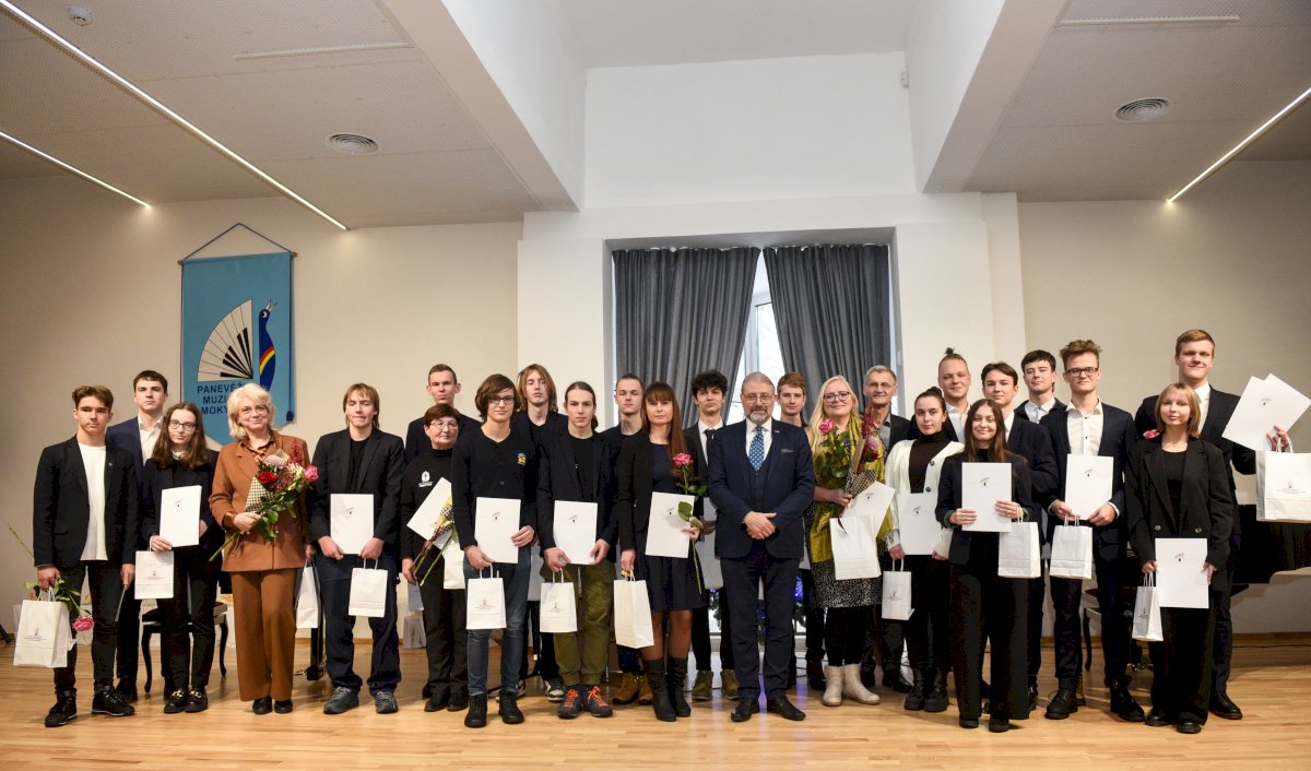 202212.13-::-muzikos-mokykloje-apdovanoti-gabiausieji-moksleiviai