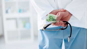 Šiaulių apskrities medikams įtarimai dėl kyšininkavimo