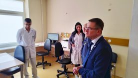 Skuode apsilankęs ministras A. Dulkys: vadybiniai sprendimai padeda prisitaikyti ir nedidelėms gydymo įstaigoms