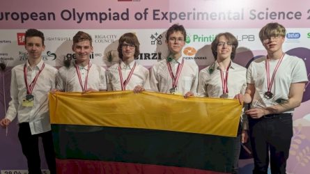 Lietuvos mokiniai Europos praktinėje gamtos mokslų olimpiadoje pelnė sidabro medalius