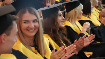 Šiaulių valstybinėje kolegijoje įteikti diplomai