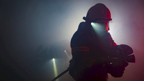 Ugniagesiai gelbėtojai gaisruose išgelbėjo du žmones