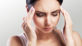 Migrenos slopinimas: mankštos ir mitybos galimybių pasitelkimas