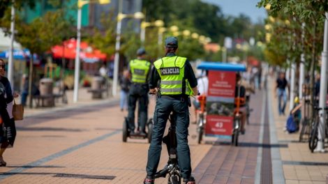 Palangoje policijos pareigūnai vykdė priemonę dviračių ir paspirtukų eismo saugumui užtikrinti