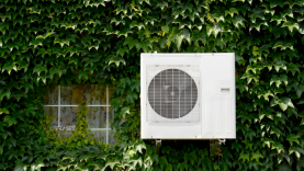 Kaitriomis dienomis vėsą namuose užtikrina oro kondicionierius: ką reikia žinoti apie jo įrengimą
