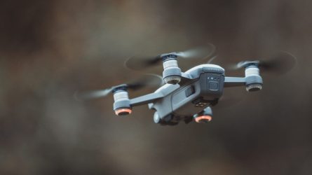 Kokias įdomias pramogas galima organizuoti su dronais?