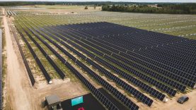 Anykščiuose pristatytas didžiausias saulės elektrinių parkas Baltijos šalyse