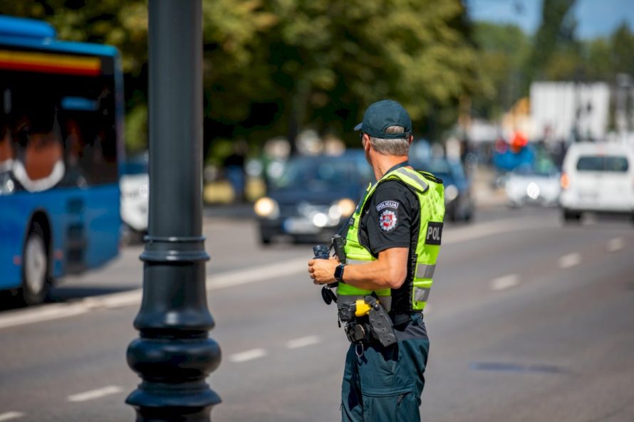 Klaipėdos apskrities kelių policijos pareigūnai nustatė 8 neblaivius ir 108 pėsčiųjų nepraleidusius vairuotojus