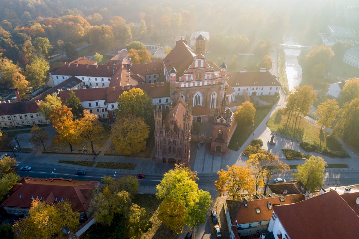 projekto-„once-in-vilnius“-kampanijoje-–-a-krisciuno,-b-tiskevic,-j.-jarucio-ir-kitu-garsiu-vardu-uzfiksuotas-vilnius