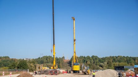 „Rail Baltica“: Jonavos rajone intensyvėja geležinkelio tilto per Nerį statybos