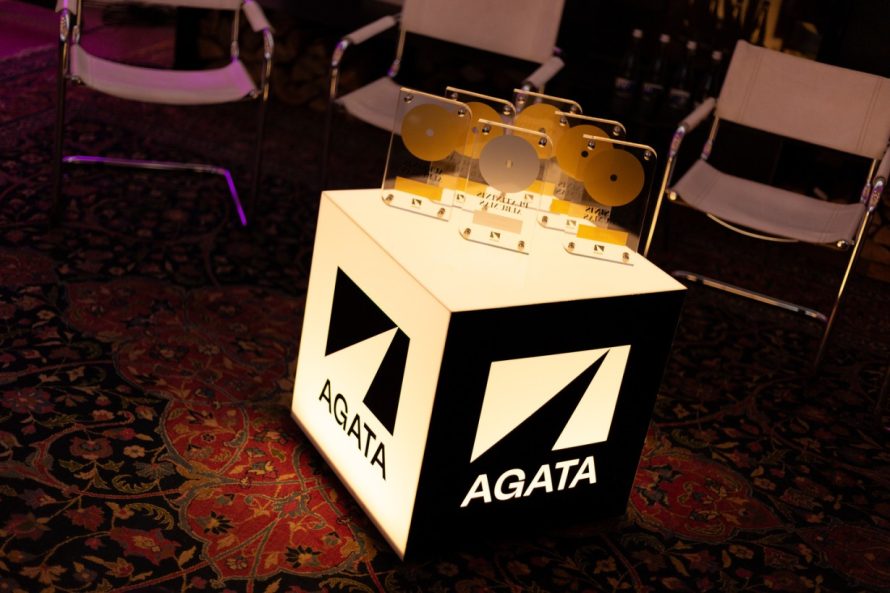 „AGATA | BACKSTAGE“ renginyje – įkvepiantys susitikimai ir klausomiausių albumų apdovanojimai