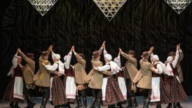 Choreografinių šedevrų sūkuryje atšvęstas liaudiškų šokių grupės „Vajaunas“ 20-metis