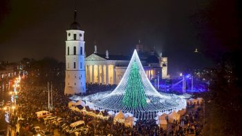 Vilnius ruošiasi įžiebti Kalėdų eglę: į renginį – nemokamu viešuoju transportu