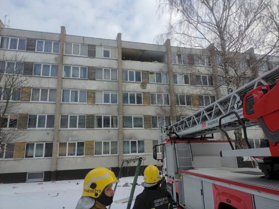 Savaitgalį Ignalinos rajone gaisre žuvo žmogus, Panevėžyje sprogęs dujų balionas išvertė sienas