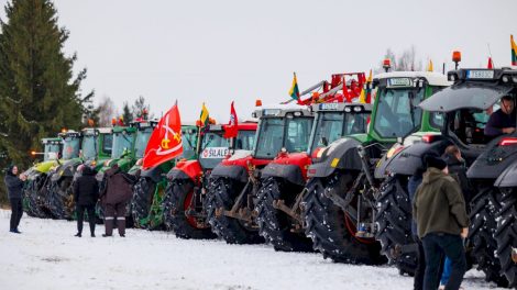 Vilniaus Gedimino prospekte jau renkasi žemdirbių traktoriai