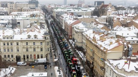 Lietuvos žemdirbiai tęsia protestą Vilniuje, rinksis prie Vyriausybės rūmų