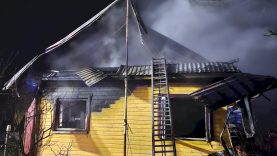 Name, kuriame kilo tris gyvybes pražudęs gaisras, dūmų detektoriaus nebuvo