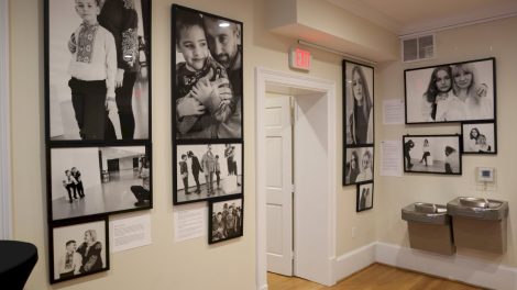 Vašingtone atidaryta Lietuvos fotografų paroda „Ne visi. Karo pabėgėlių portretai“