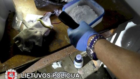 Klaipėdietis teisme aiškinsis ne tik dėl rūsyje aptiktų narkotinių medžiagų, bet ir įvykdyto chuliganizmo (video)