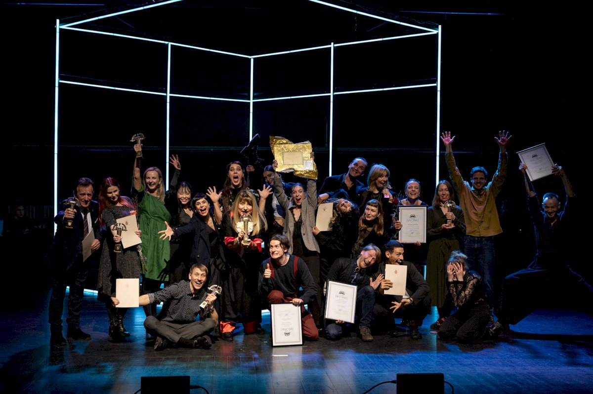 kaunas-nusilenke-ryskiausioms-teatro-asmenybems:-aidint-ovacijoms-iteiktos-„fortunos“
