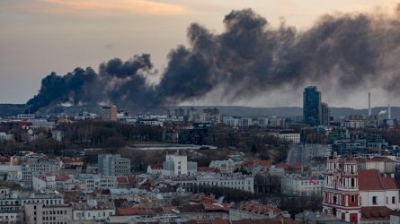Dėl gaisro Panerių g. 56 daliai ugdymo įstaigų Vilniuje rekomenduojama dirbti nuotoliu