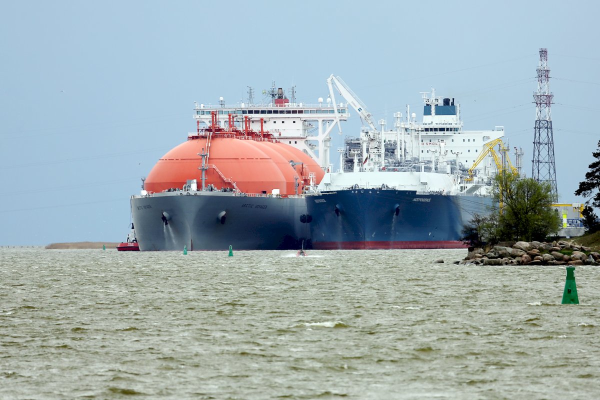„kn-energies“-pasirase-sutarti-su-„independence“-operatore-„hoegh-lng-klaipeda“