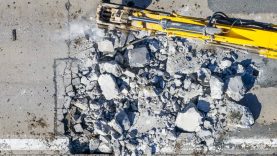 Įsibėgėja kelio Molėtai-Utena rekonstrukcija: išardyta 15 tūkst. tonų senos kelio dangos