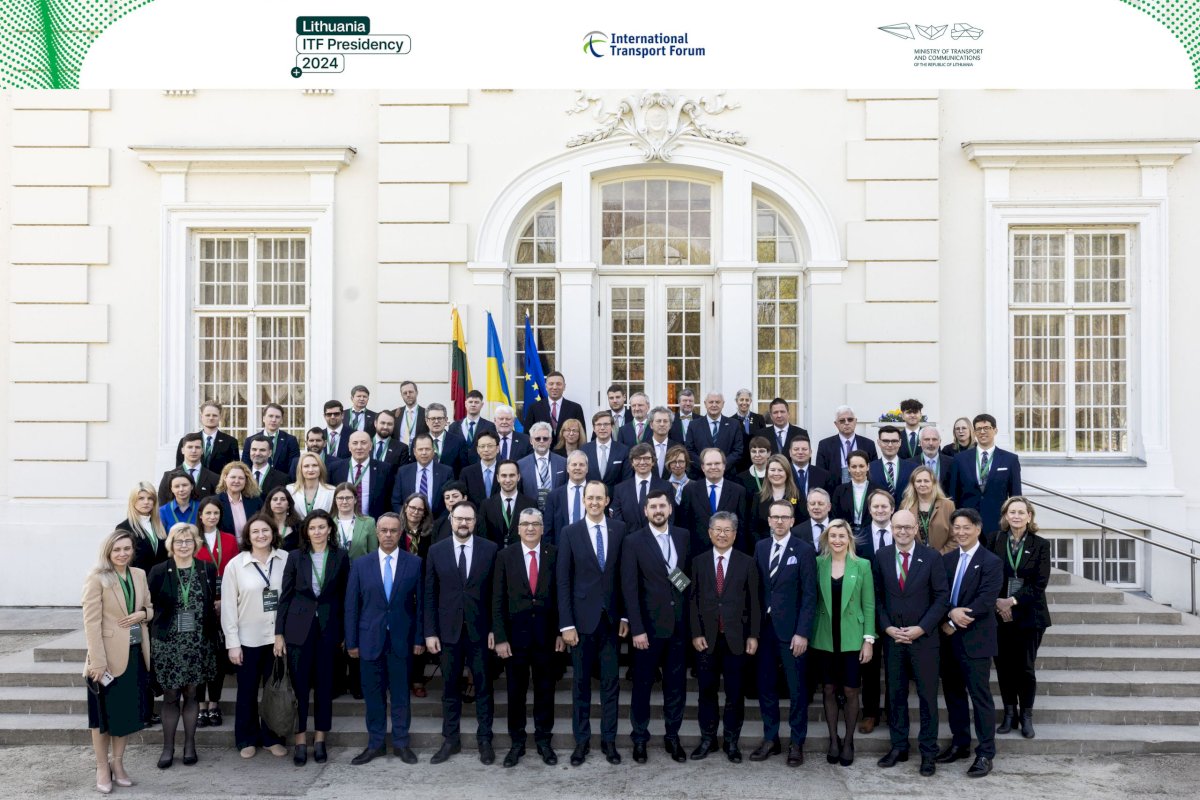 Lietuvos telkiami transporto ministrai ir tarptautiniai partneriai sutarė stiprinti paramą Ukrainos atstatymui