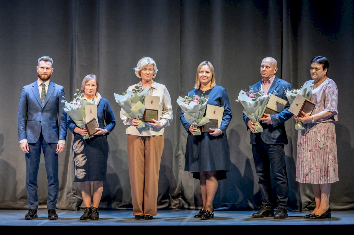 kaunui-pasitinkant-medicinos-darbuotoju-diena-–-aplodismentai-ir-premijos-sios-profesijos-herojams