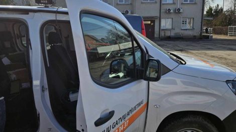 Į Šiaulių miesto gatves išrieda mobilia parkavimo kontrolės įranga aprūpintas UAB „Šiaulių gatvių apšvietimas“ elektromobilis