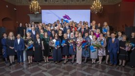 Vilniuje pagerbti nusipelnę šalies medikai, slaugytojai ir sveikatos apsaugos darbuotojai (video)