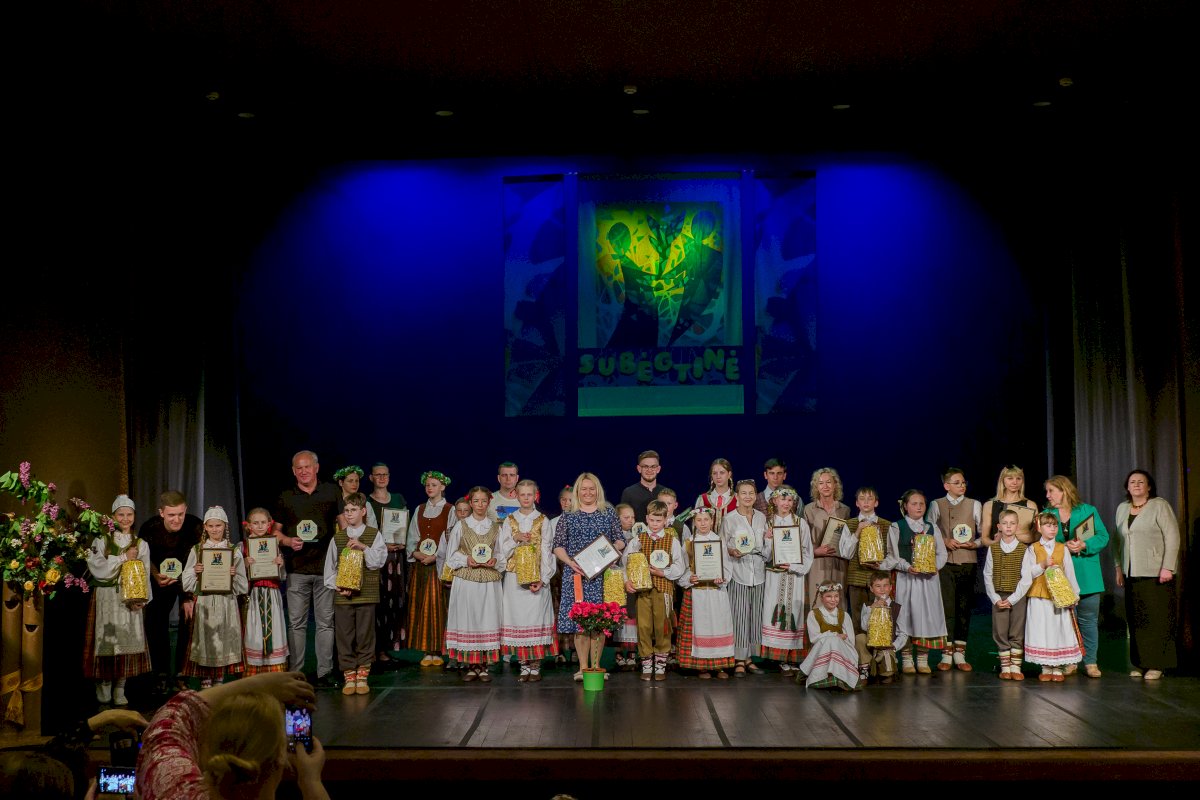 202406.07-::-sokiu-kolektyvu-festivalyje-„subegtine“-soko-300-vaiku