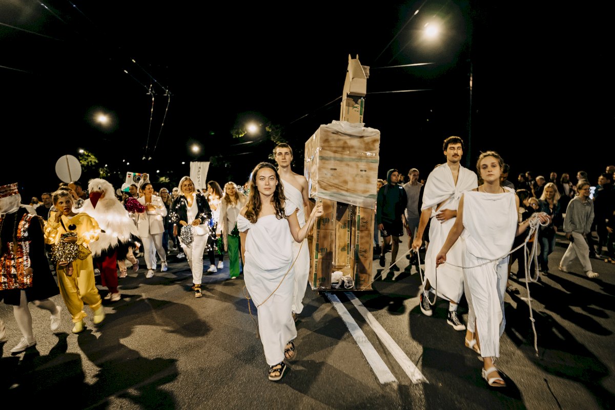 septintasis-fluxus-festivalis-„camino-de-fluxus“:-nuo-parodos-gatves-kaune-iki-atlanto-gelmiu