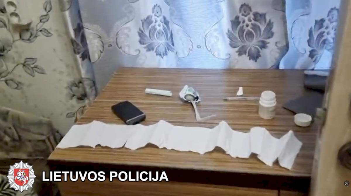 suduotas-dar-vienas-smugis-narkotiku-platintojams-markuciuose:-sulaikyti-4-asmenys-(video)