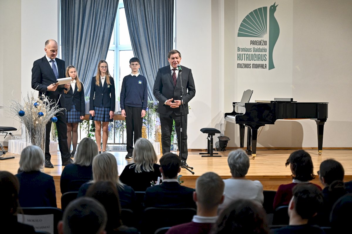 202412.13-::-panevezyje-pagerbti-gabiausi-miesto-mokiniai-ir-ju-mokytojai
