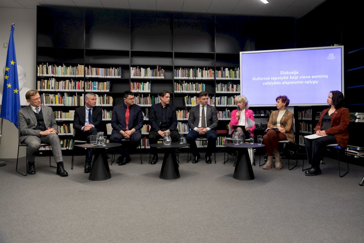 kulturos-ministras-s.-birutis-kviecia-zvelgti-i-kultura-kaip-svarbia-valstybes-gynybos-dali