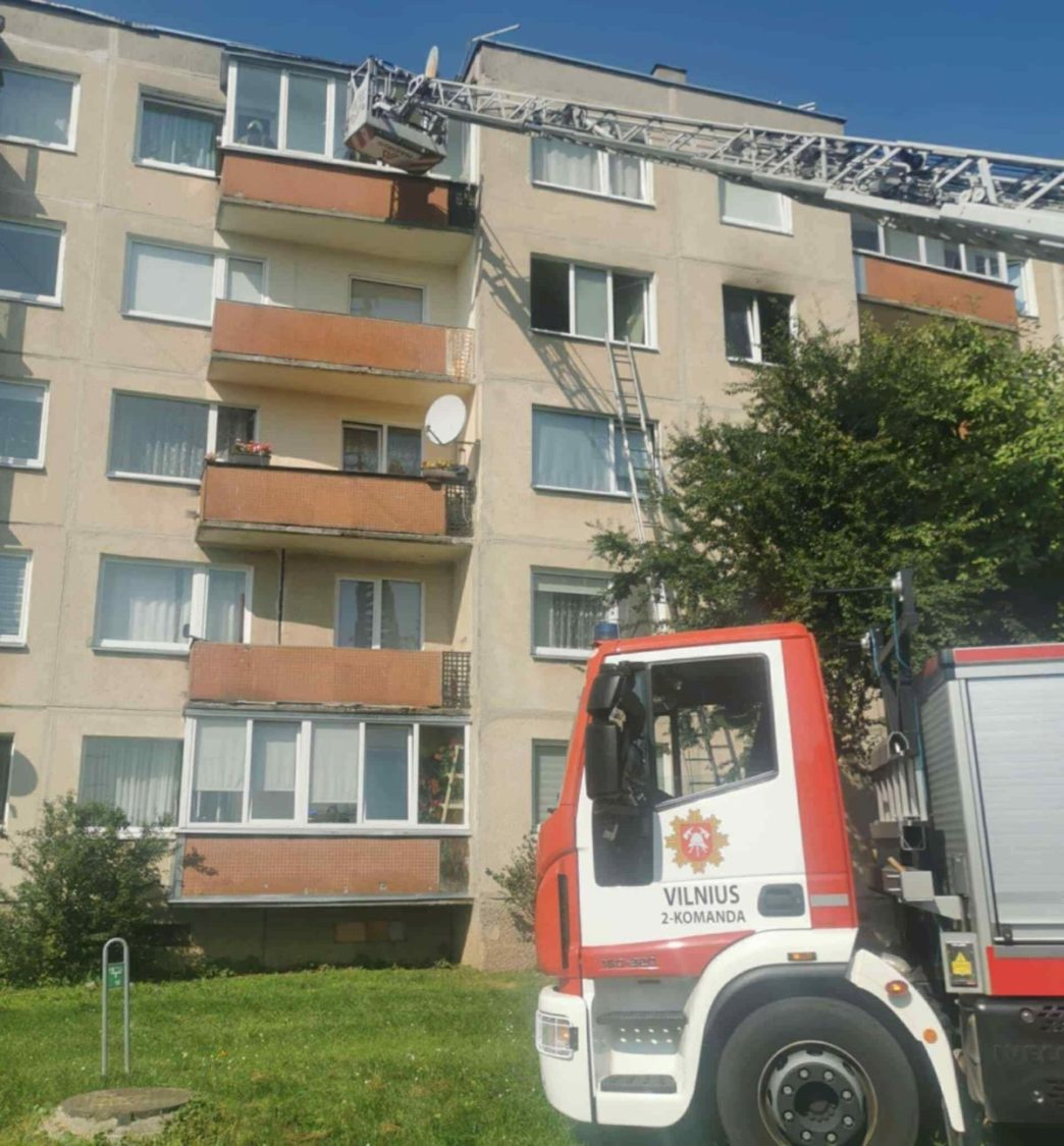 savaitgali-gaisruose-isgelbeti-du-zmones,-bet-yra-ir-auku