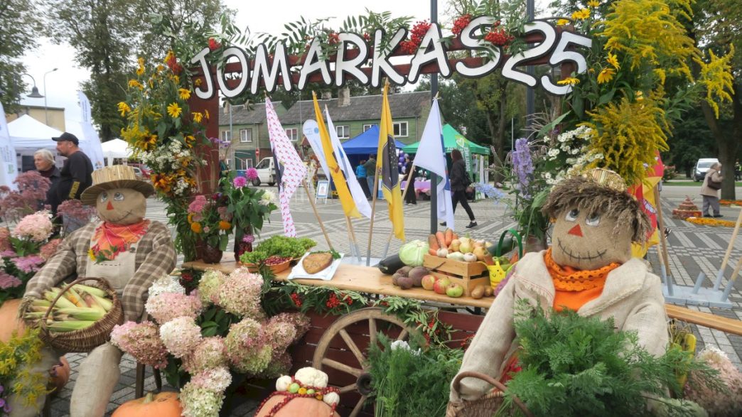 14-aji-karta-kursenuose-vyko-smagi-tradicine-derliaus-svente-–-jomarkas
