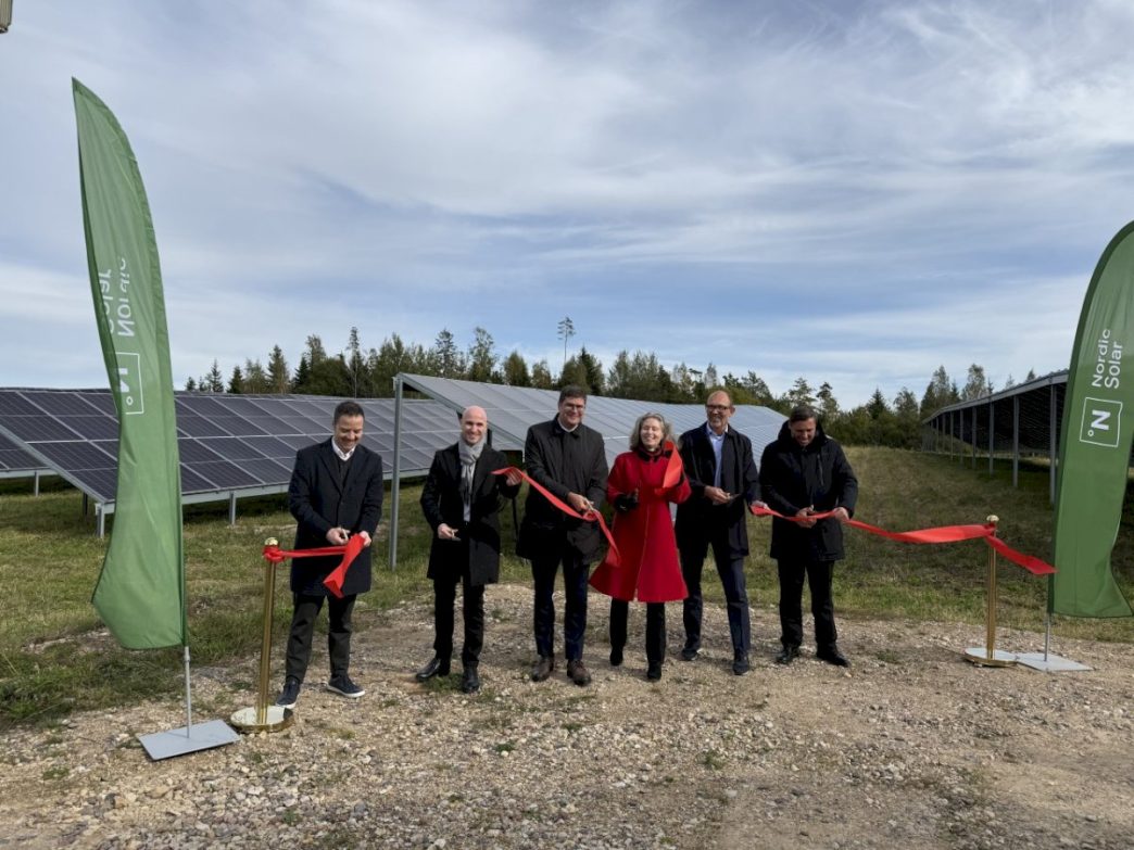 svencioniu-rajone-atidarytas-antras-pagal-dydi-saules-energijos-parkas-lietuvoje