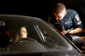 kauno-apskrities-policija-ir-vel-sukviete-studentus-i-naktines-orientacines-„(isi)vaziuok-kaune’25“