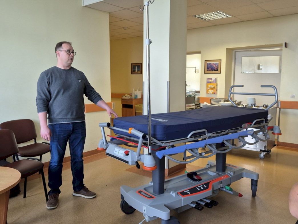 ligonineje-–-nauji-savaeigiai-pacientu-vezimeliai:-saugiau-ir-patogiau