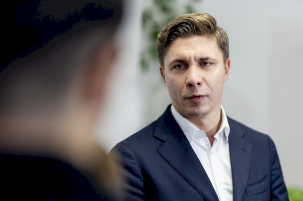 socialdemokratu-vadovas:-apie-dovile-sakaliene-dar-gali-paaisketi-informacijos,-kuri-butu-nemaloni