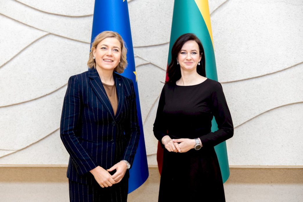 premjere-aptare-es-atsaka-i-hibridines-gresmes-su-eurokomisare-henna-virkkunen