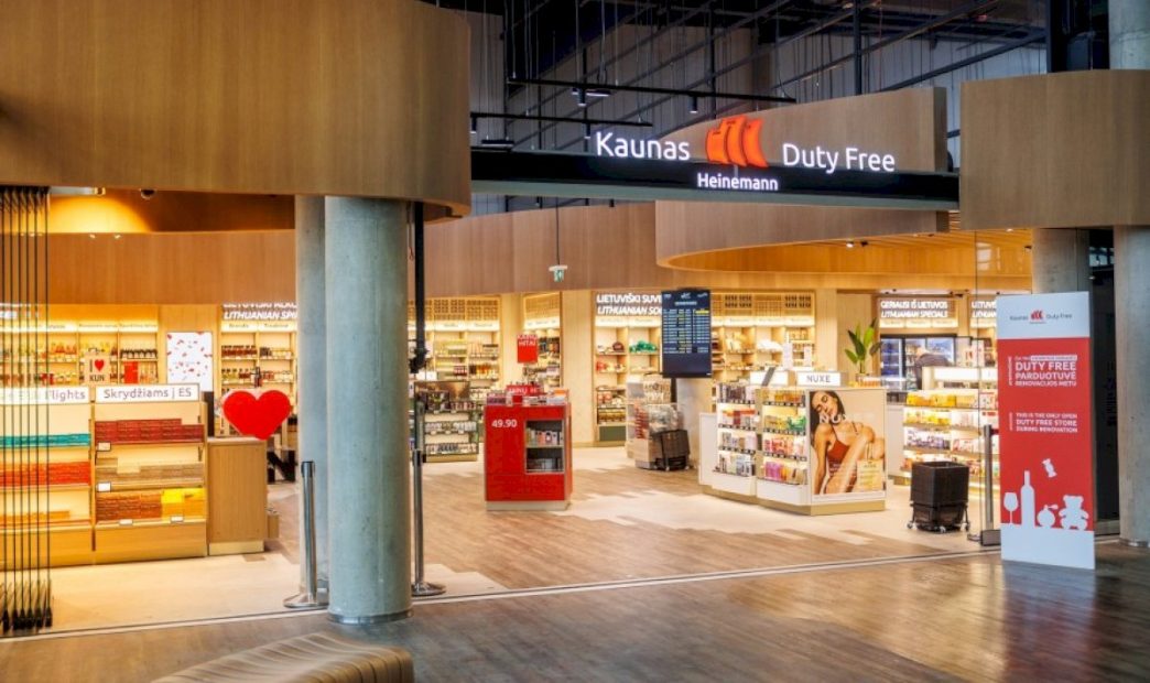 lauktuves-is-kauno-oro-uosto-–-naujoje-„heinemann-duty-free“-parduotuveje