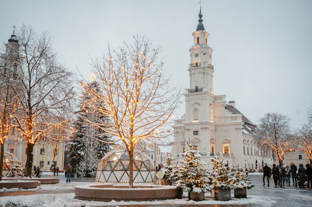 svenciu-laukimas-kaune-isibegeja:-rotuses-aiksteje-–-veiklu-kupini-savaitgaliai-iki-pat-kaledu